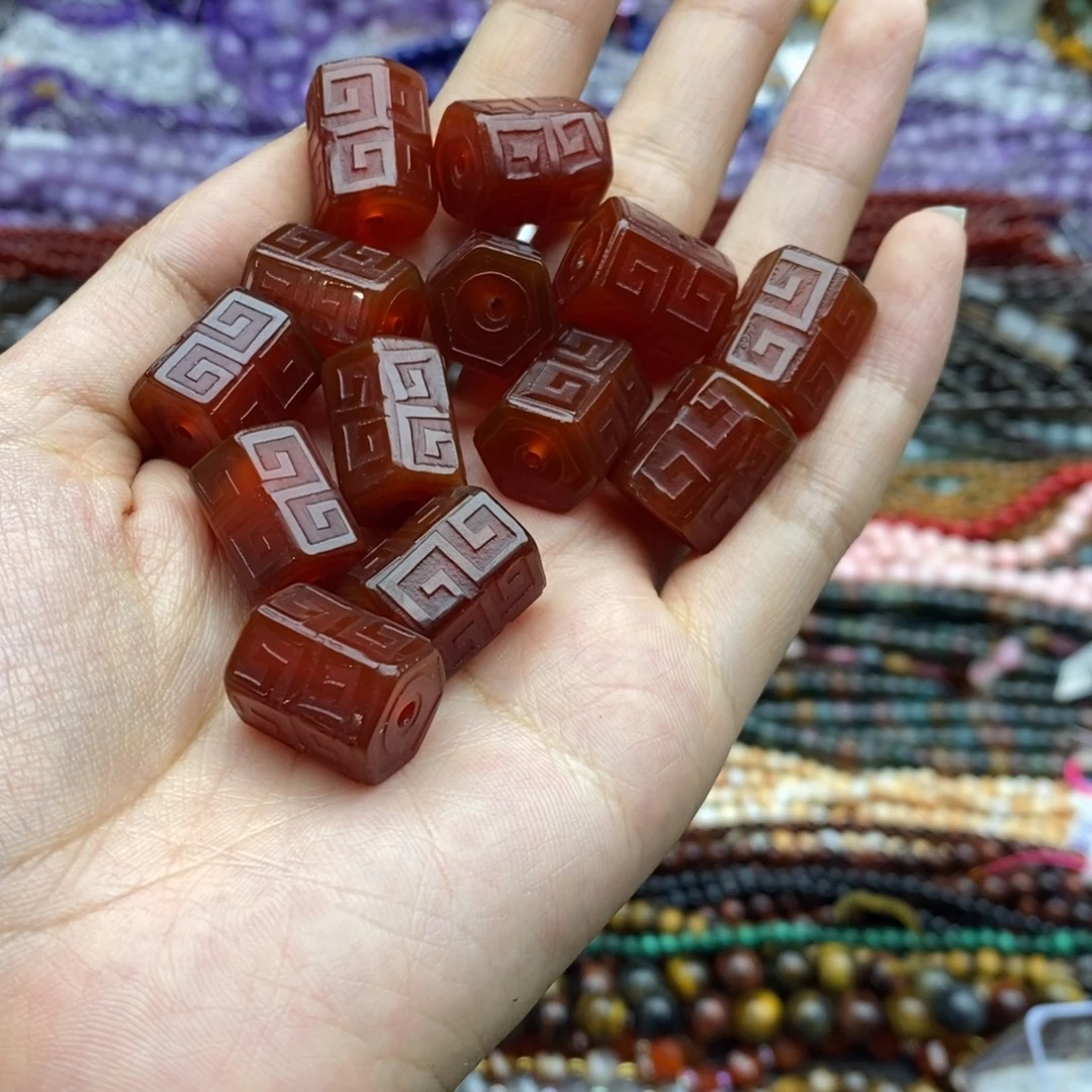 玛瑙/玉髓未镶嵌珠宝半成品一个纯天然红玛瑙六面回纹13×15mm