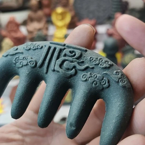 泥塑椒***。蓝药师香方香梳一把瑕疵款