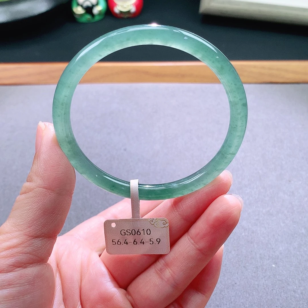 翡翠手镯未镶嵌天然翡翠手镯