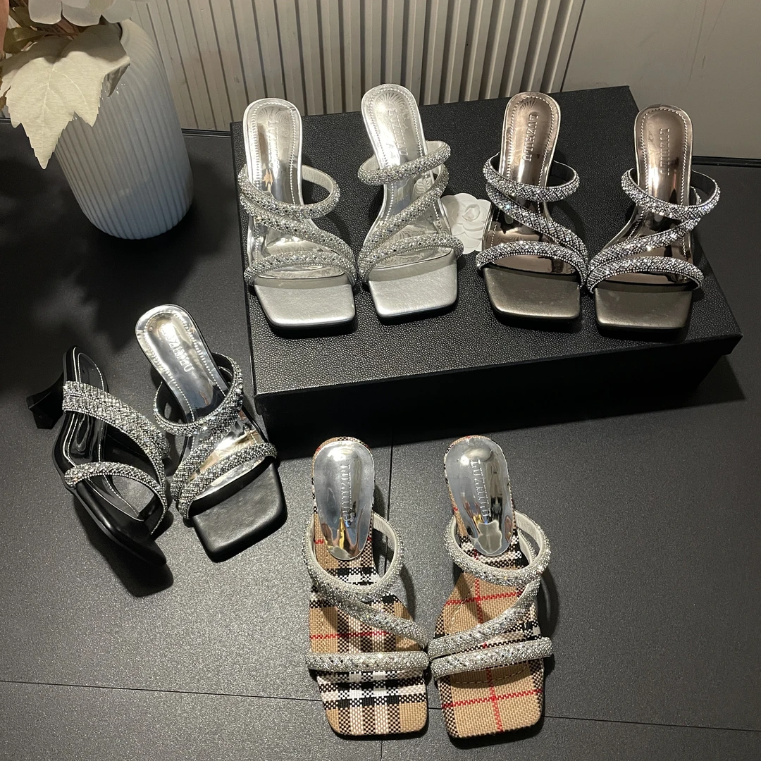 【现现】夏新款闪亮水钻高级简约设计款舒适百搭时尚外穿拖鞋 - 5CM