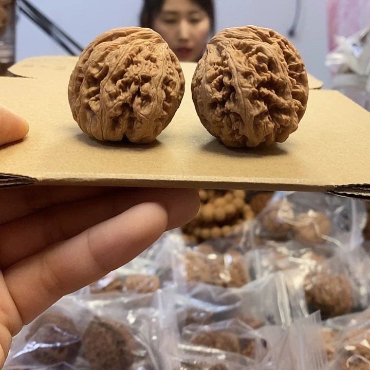 文玩核桃把件39粗筋异形黄