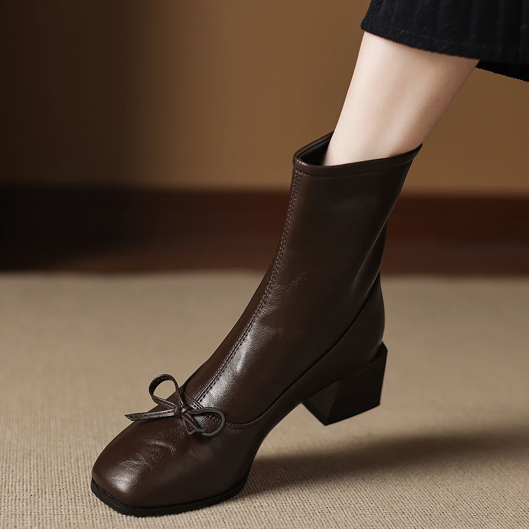 小码女鞋3233 时尚百搭黑色弹力瘦瘦靴方头粗跟时装短靴大码41—43