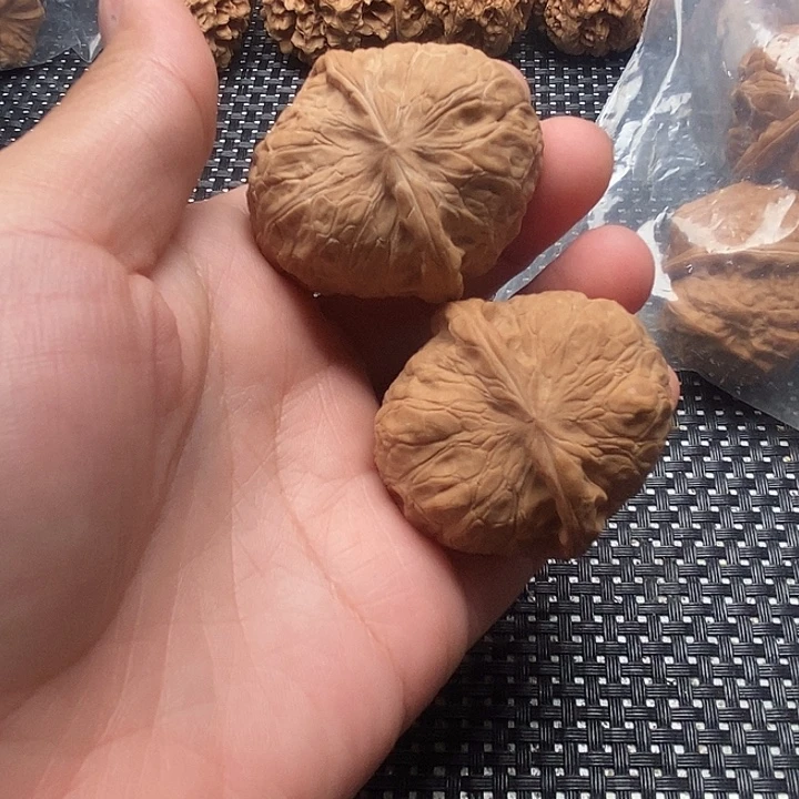 嘻***发吊坠文玩核桃核桃