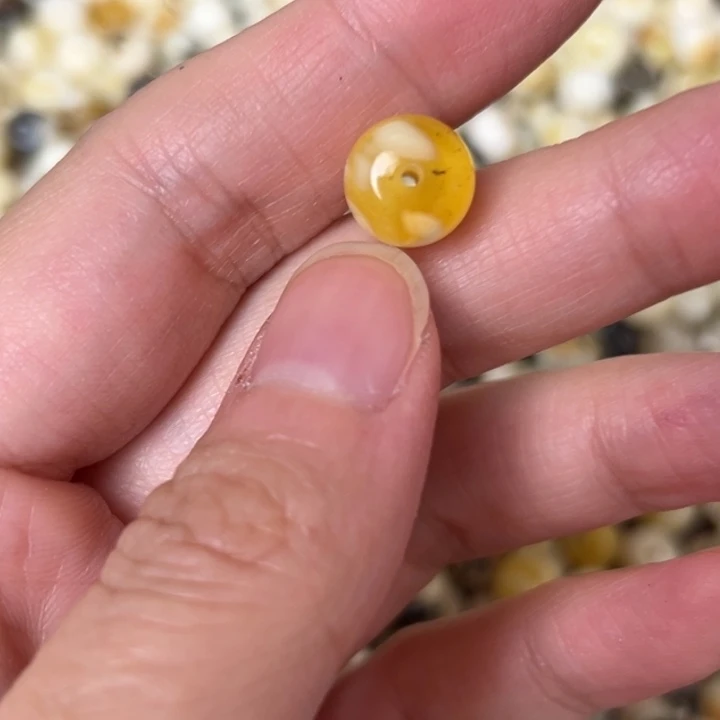 蜜蜡未镶嵌裸石9.9mm一个