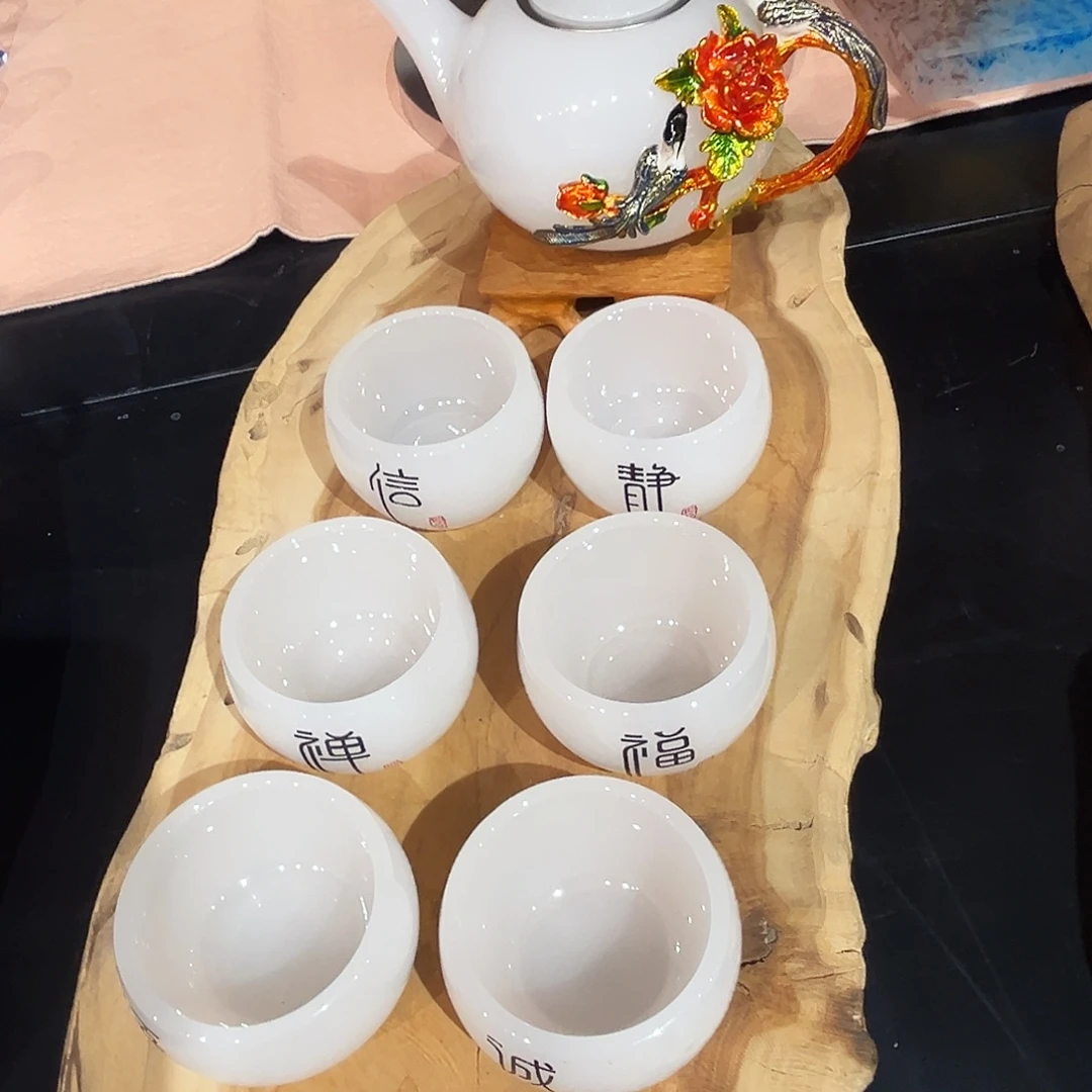 琉璃手工艺品琉璃的颜色是什么