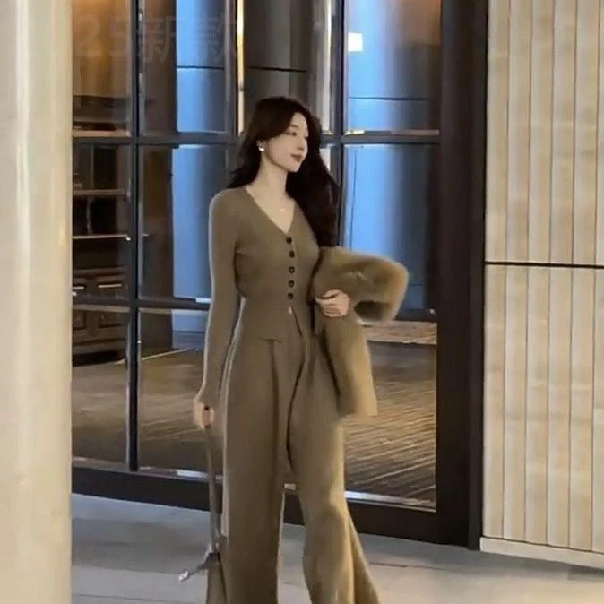 早秋穿搭套装2025新款秋季女装盐系轻熟小香风毛衣阔腿裤两件套装