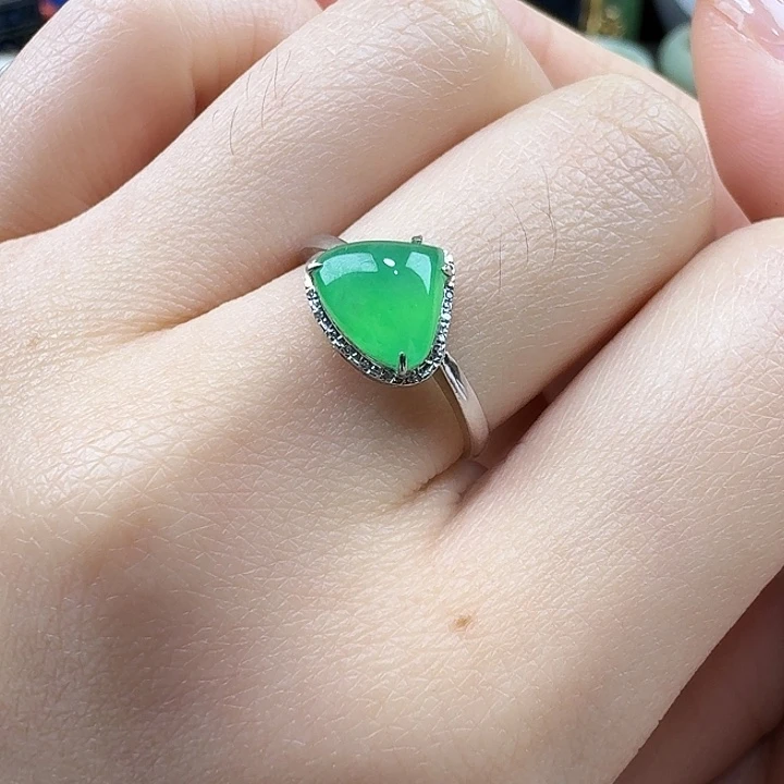 翡翠18K金镶嵌戒指