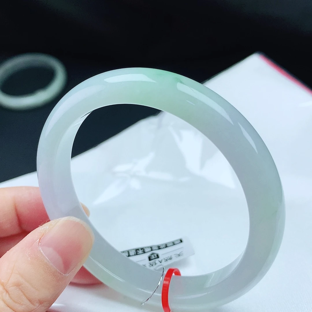 翡翠手镯未镶嵌55圈