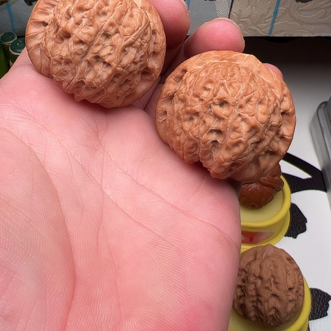 文玩核桃吊坠血麒麟42