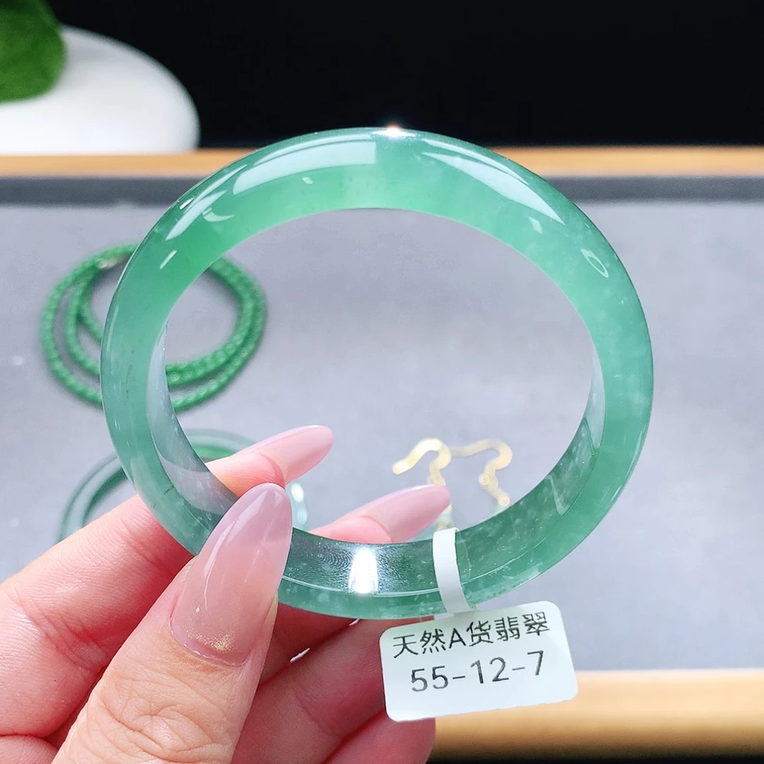 未镶嵌手镯（圆镯）翡翠