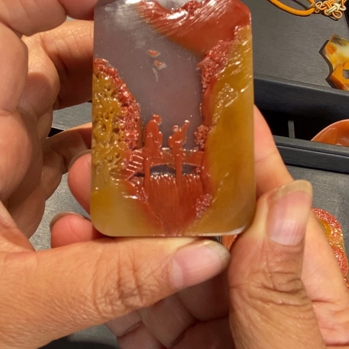 石英质玉（黄龙玉）足铂镶嵌颈饰