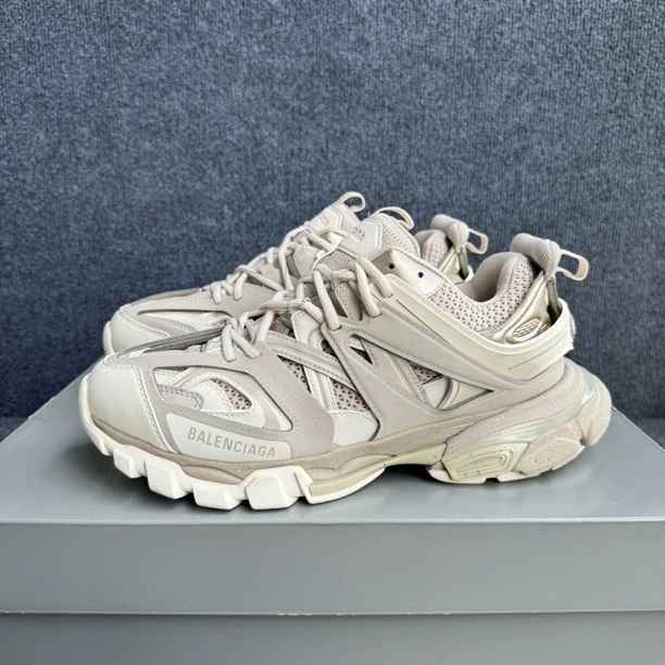 99新 Balenciaga/巴黎世家 42码 track 奶茶 棕色 老爹鞋 原盒