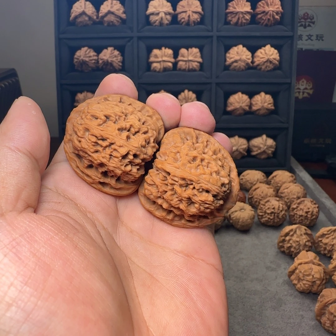 因***.文玩核桃吊坠南疆石