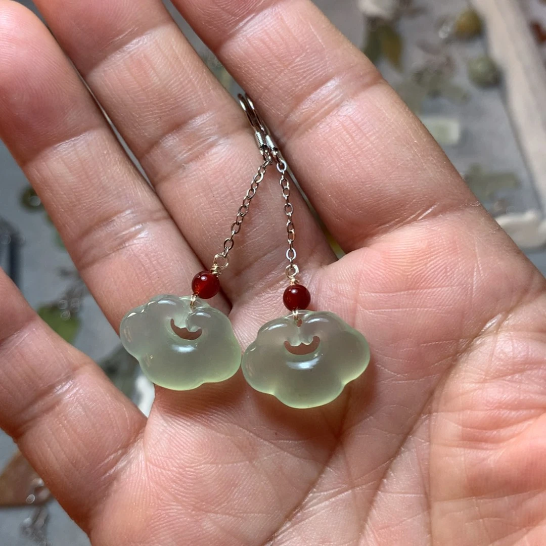 蛇纹石玉耳环未镶嵌