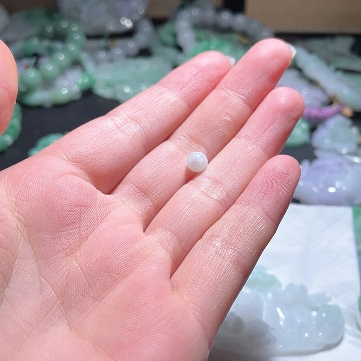 翡翠未镶嵌颈饰轻*天