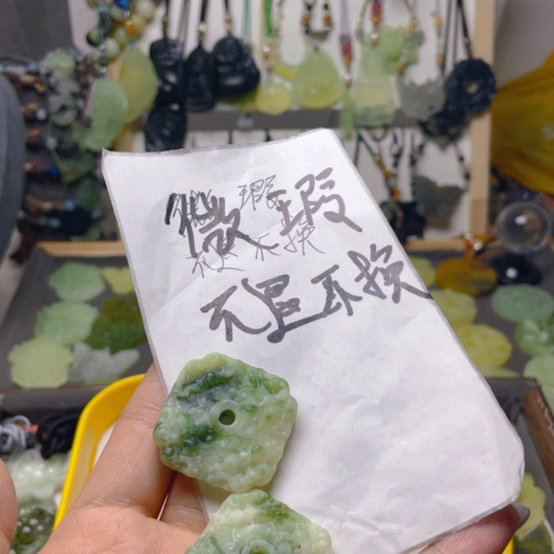 蛇纹石玉未镶嵌颈饰发二