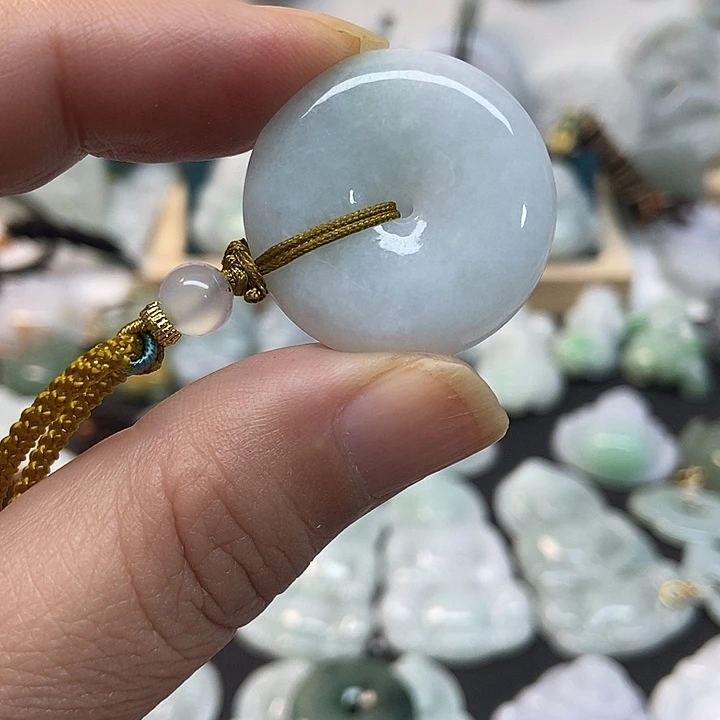 翡翠未镶嵌颈饰佛公