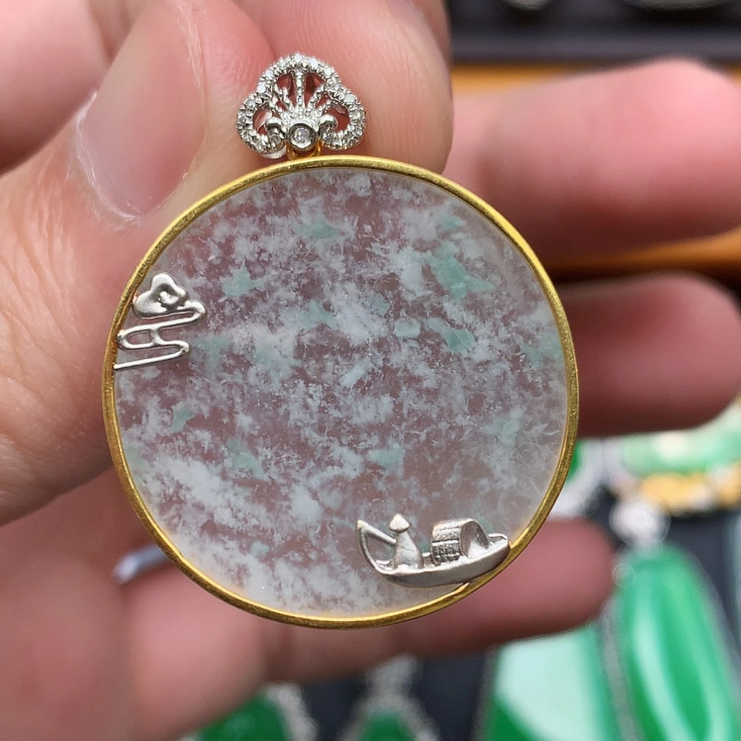 翡翠18K金镶嵌颈饰