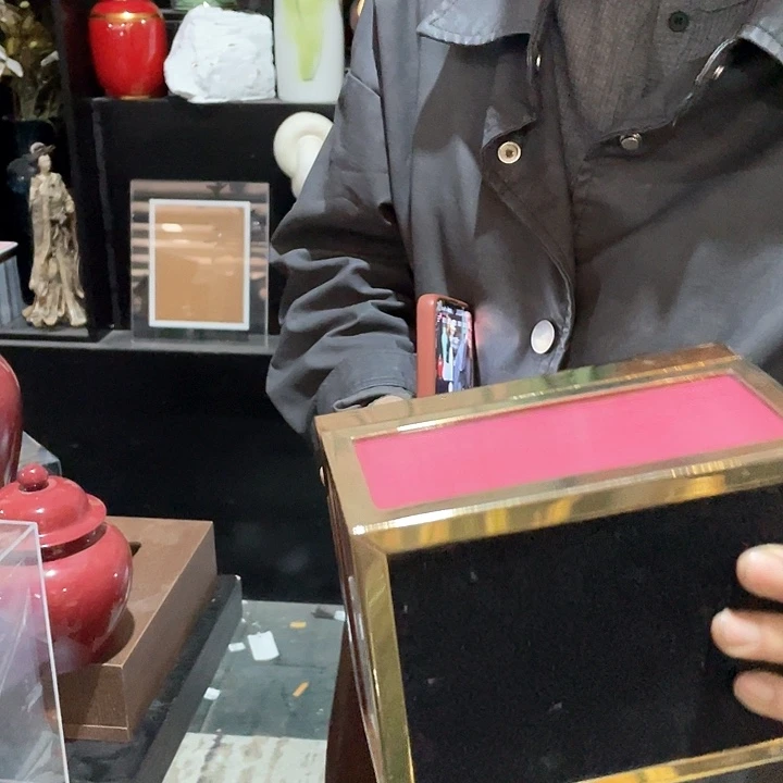 陶瓷花瓶，仿真绿植。