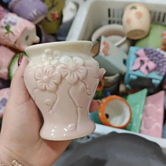 当场拍满15元发货不凑不发，花盆盆口不方不圆有针孔黑点是正常的，