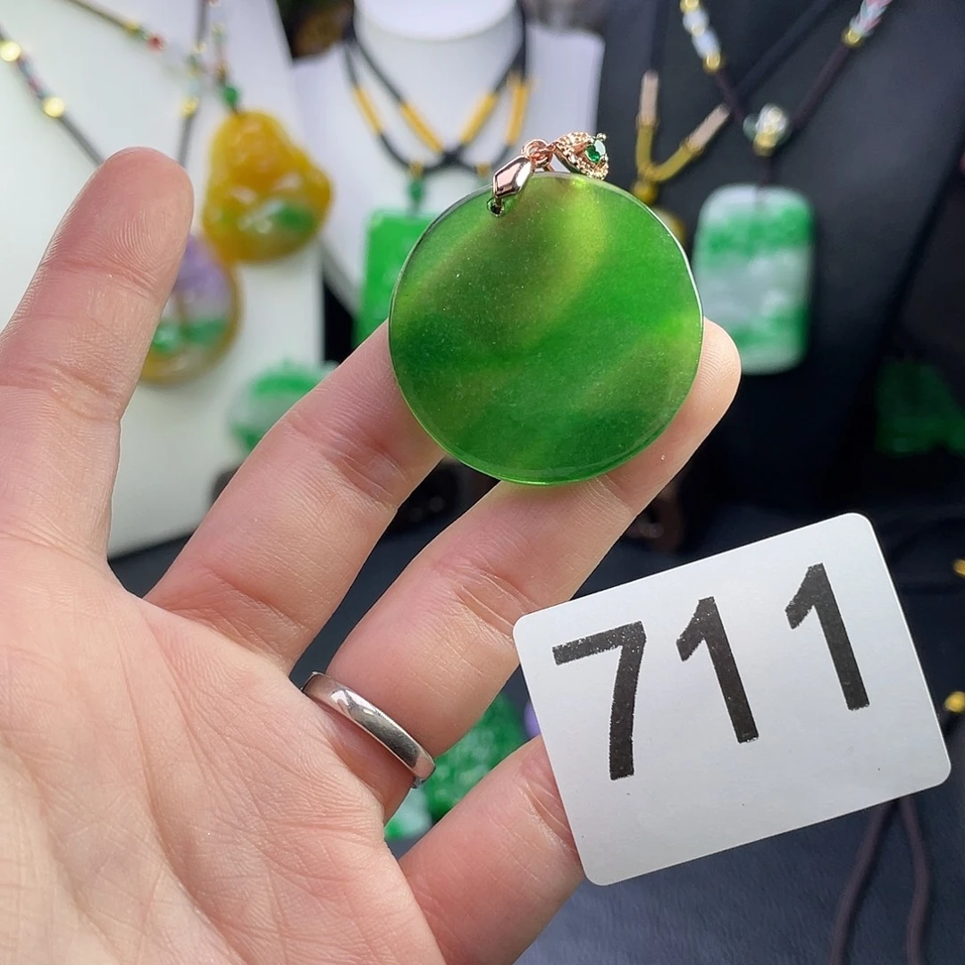 翡翠未镶嵌吊坠(赠链)