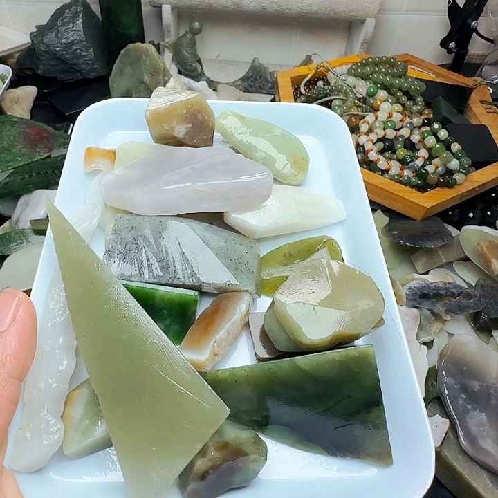 用***9和田玉（糖玉）未镶嵌珠宝半成品