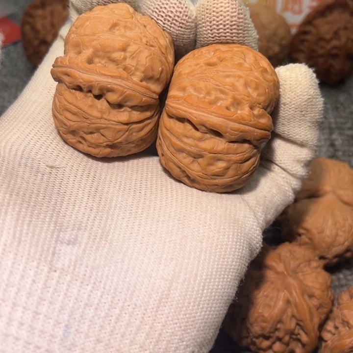 文玩核桃吊坠元宝