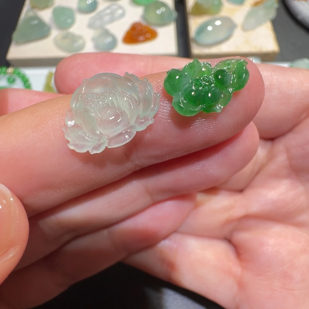 定制翡翠未镶嵌冰种莲花
