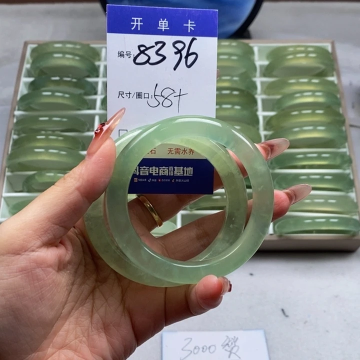 蛇纹石玉手镯未镶嵌小*女