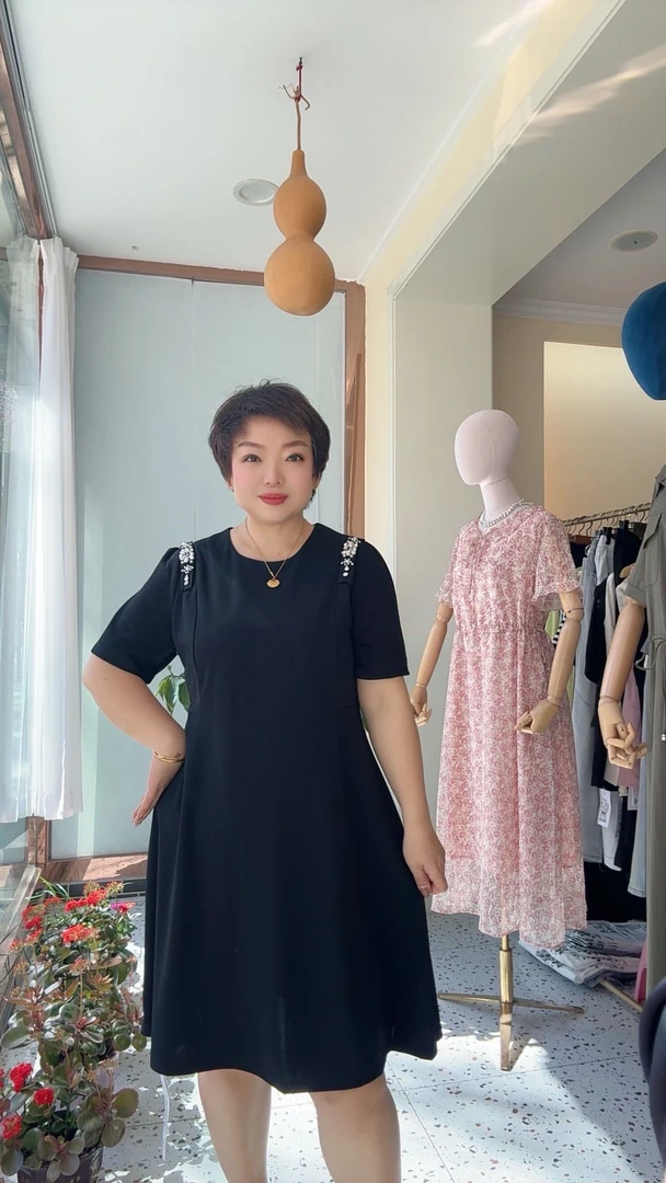 2025夏季新款纯色收腰连衣裙