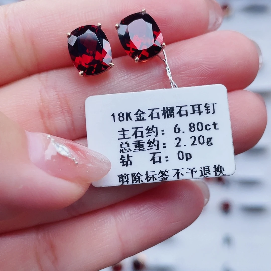18K金镶嵌耳饰石榴石