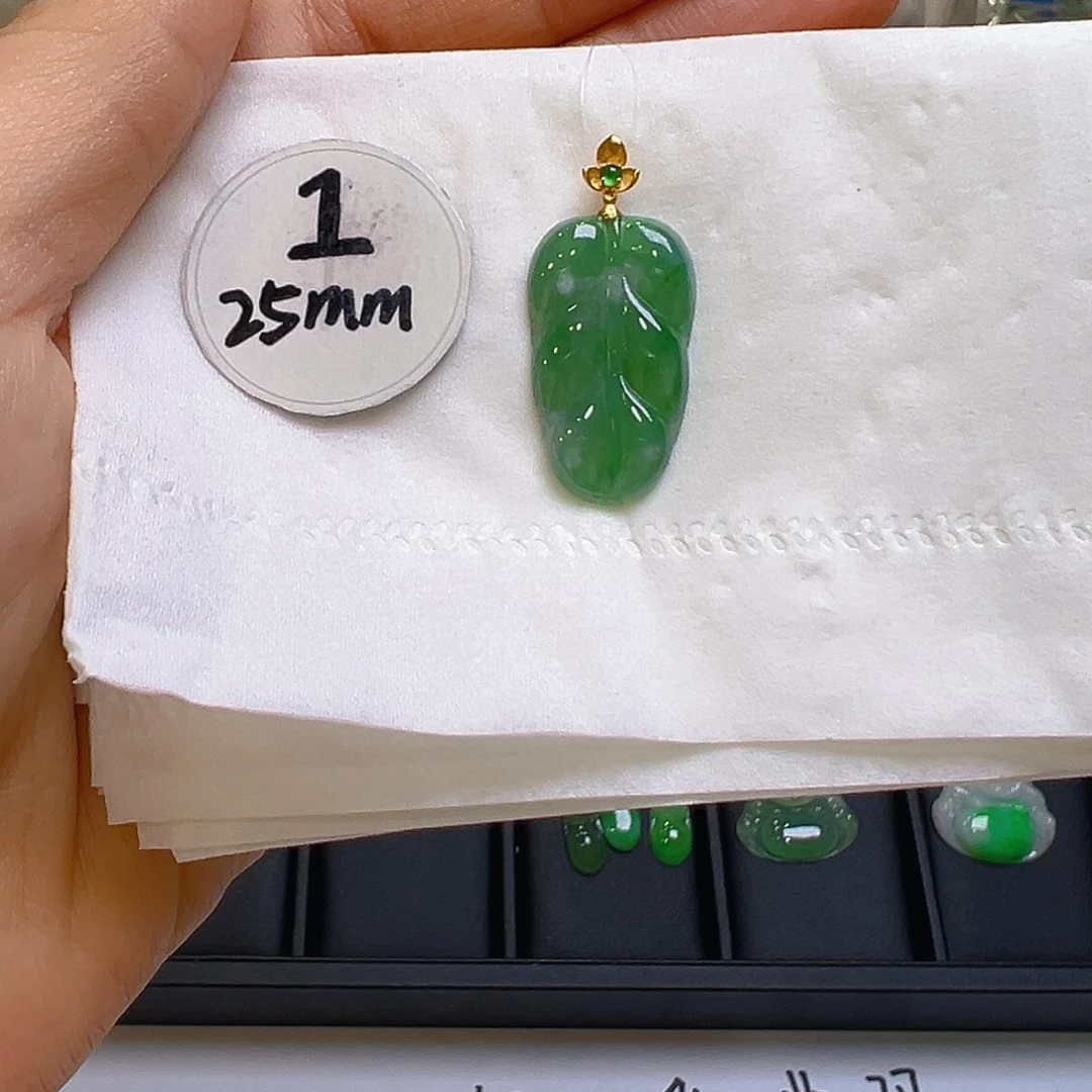 翡翠颈饰18K金镶嵌翡翠