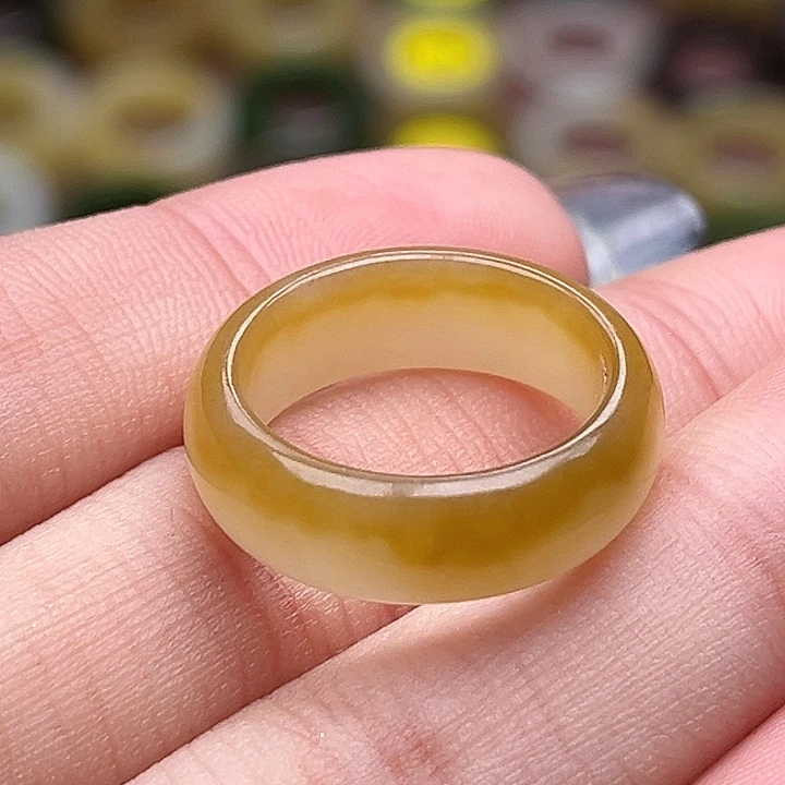 星***兒和田玉未镶嵌戒指