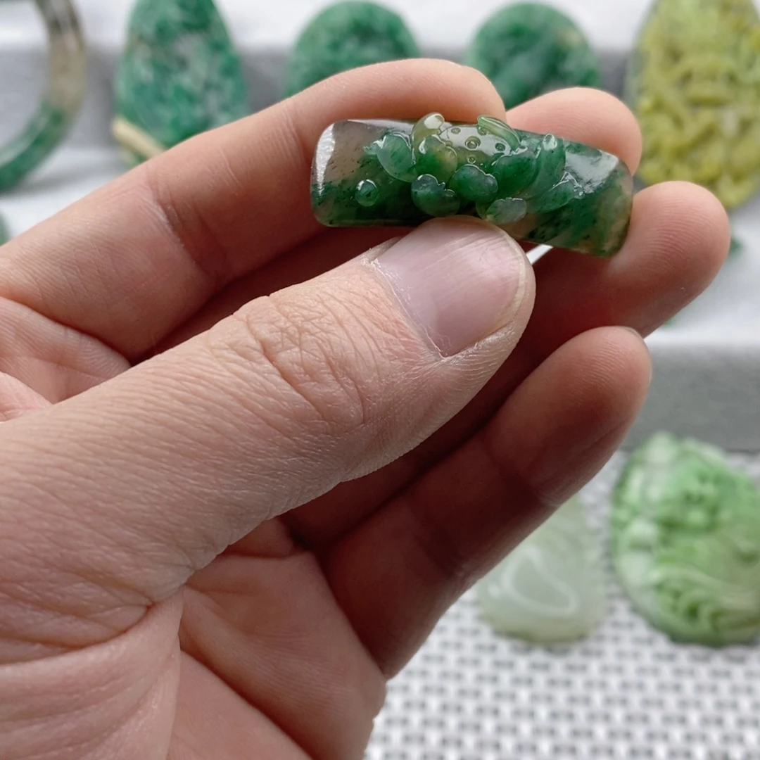 独山玉未镶嵌颈饰