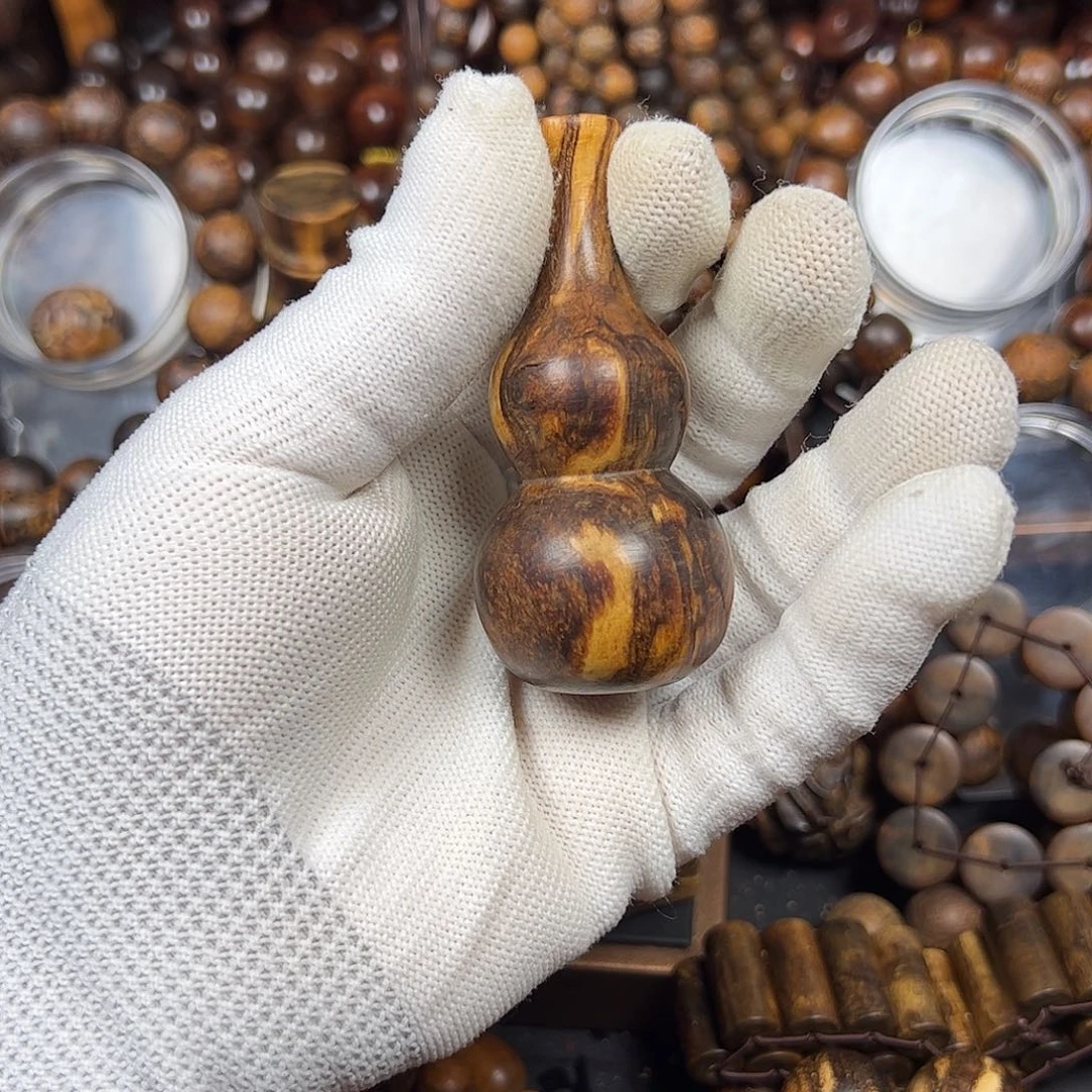 贡木粤****楊葫芦手工定制贡木把件