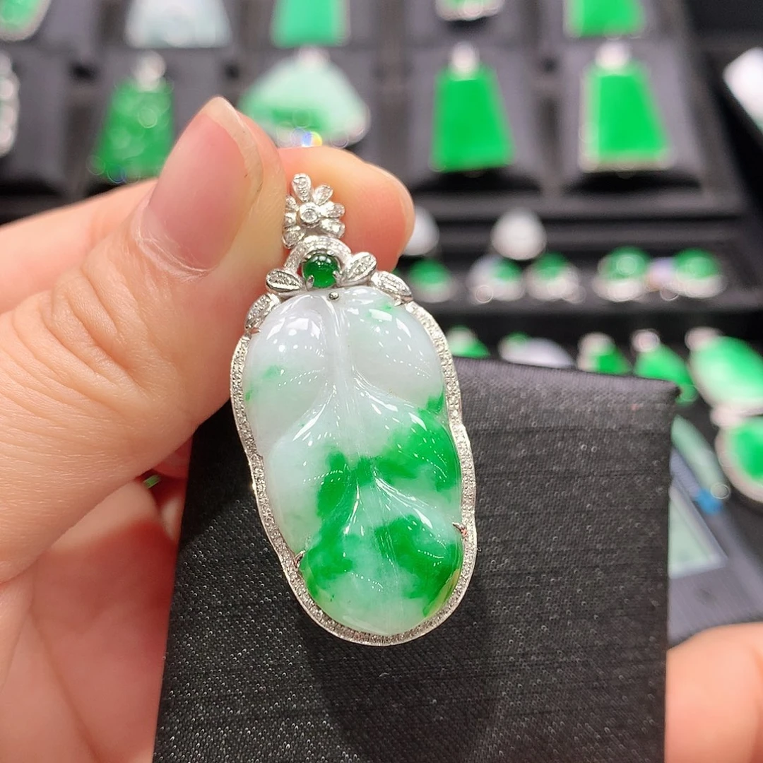 翡翠18K金镶嵌颈饰叶子