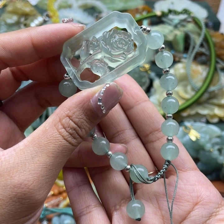 蛇纹石玉未镶嵌吊坠