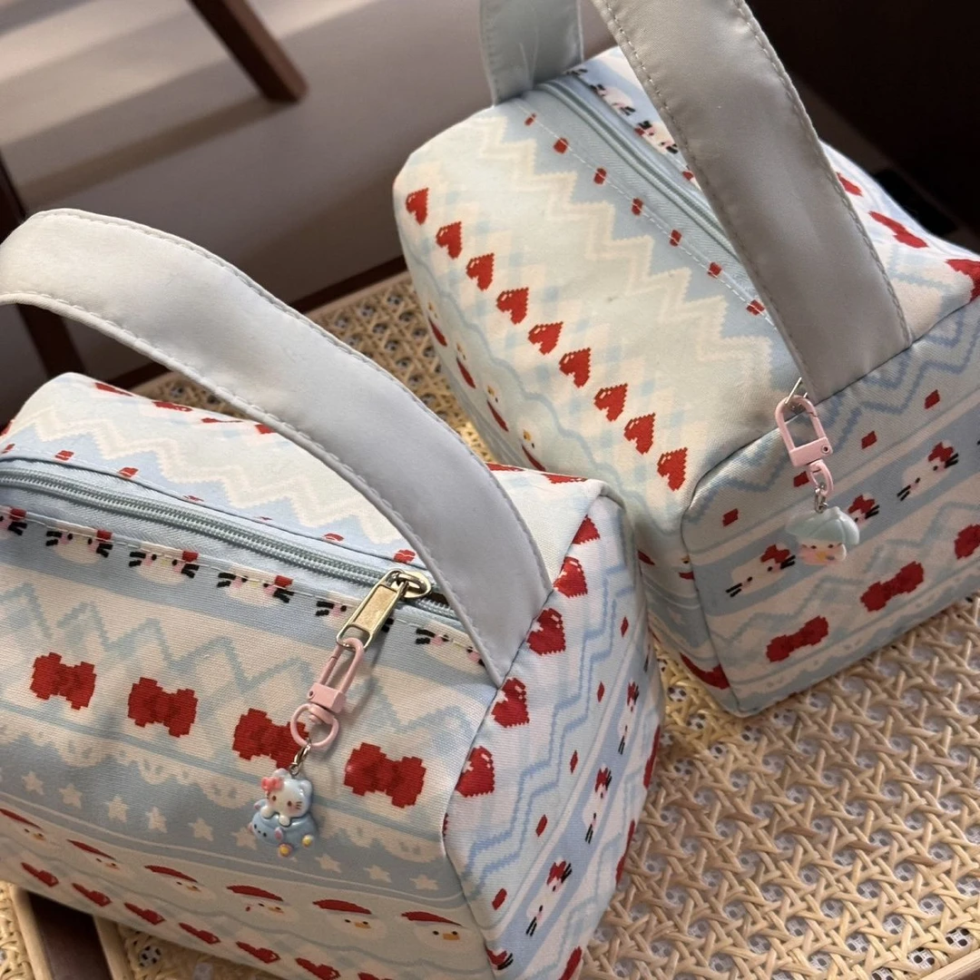 新款外出包手提包高颜值大容量化妆包便携收纳包立体可爱旅行