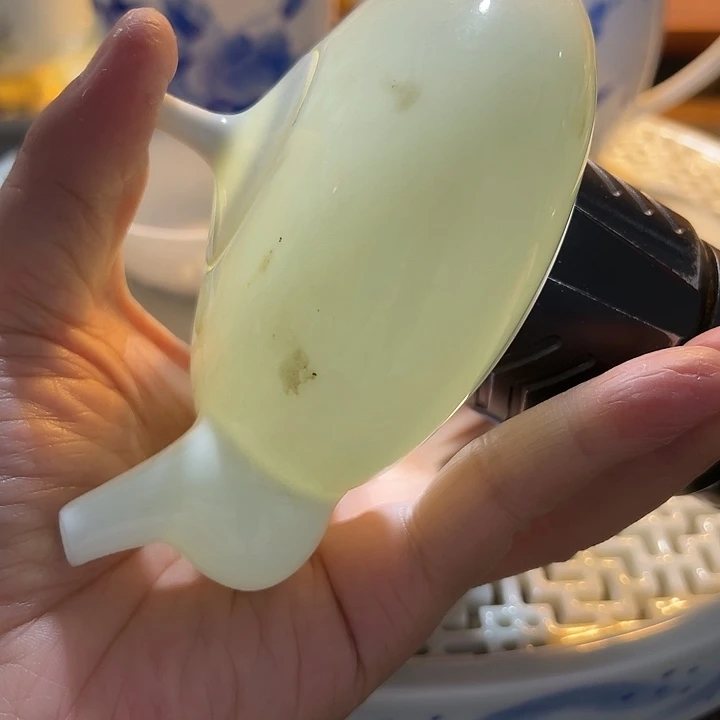 大球泥茶壶有底款