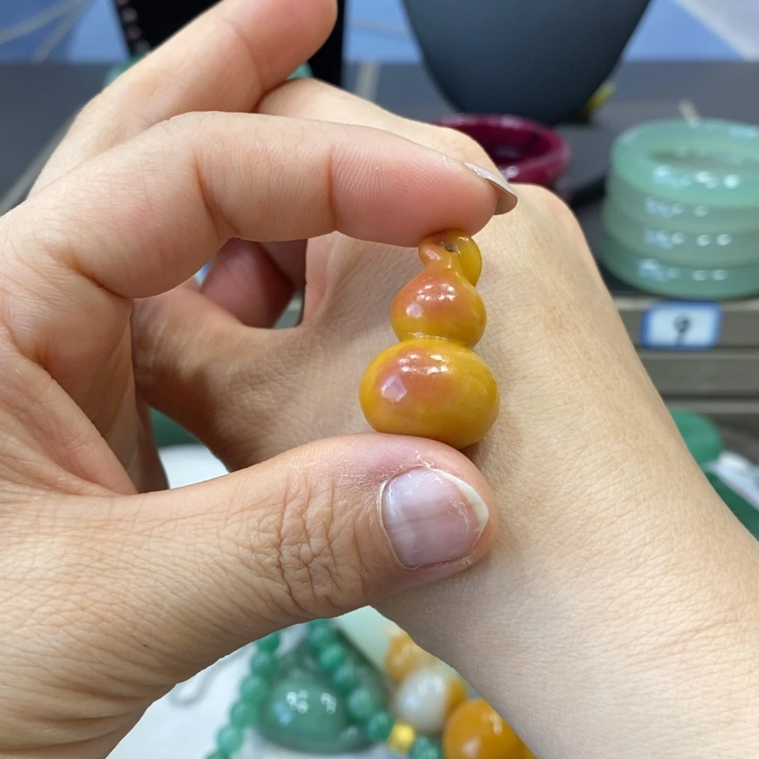 石英岩玉未镶嵌颈饰