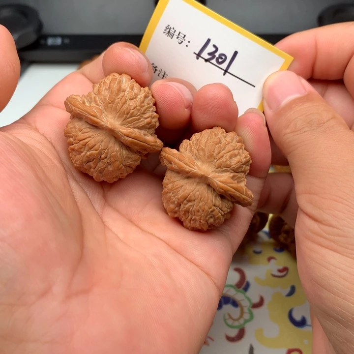 文玩核桃把件李*牛血麒麟1301