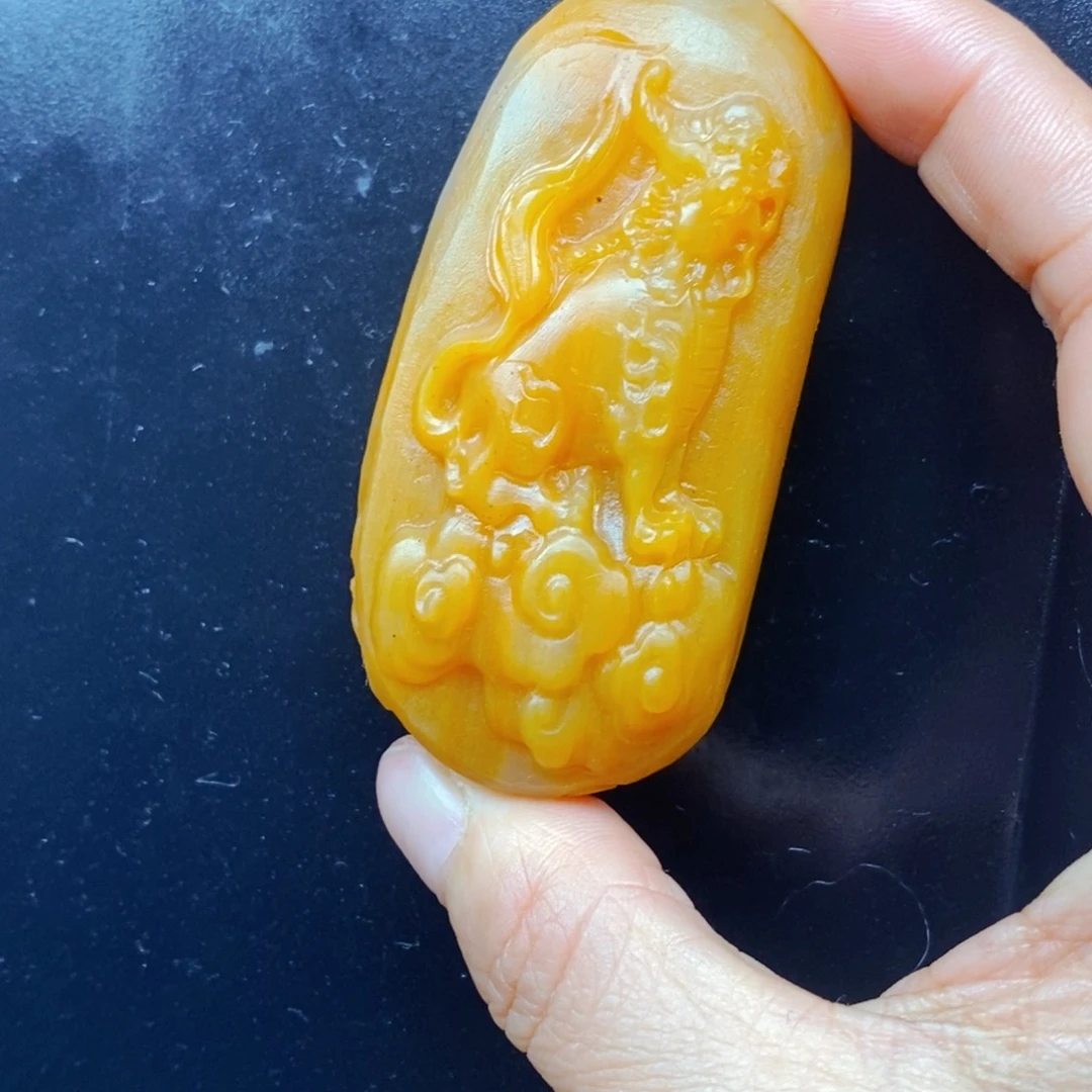 石英质玉（黄龙玉）未镶嵌颈饰