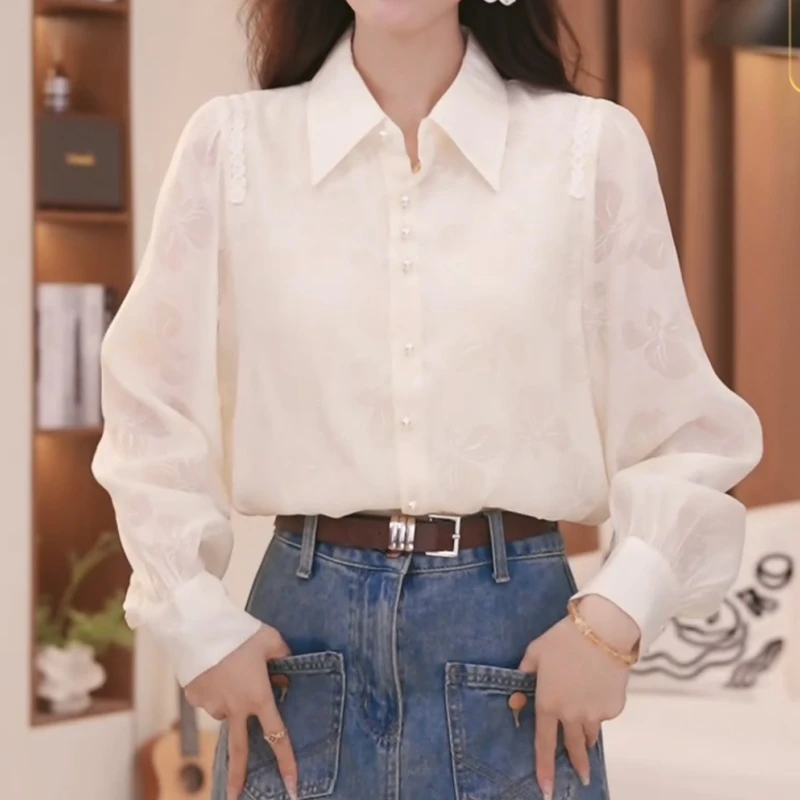 2025春季新款设计法式轻熟别致高级感翻领长袖衬衫女LK2502153