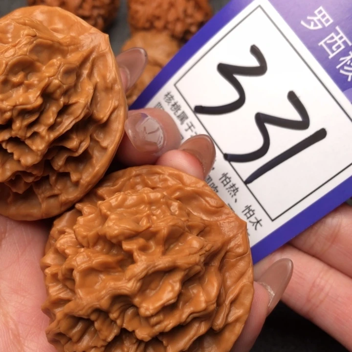 桃核吊坠Z****z47尺寸的帝王 80米