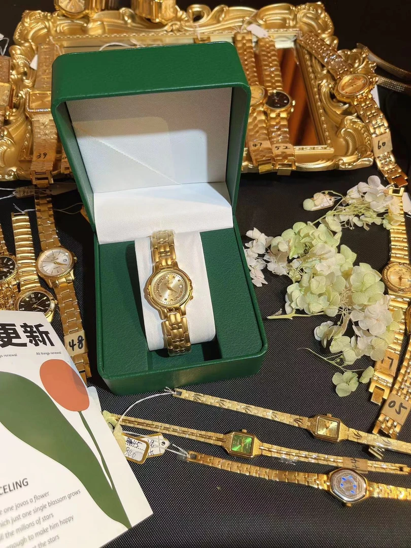 双双推荐【看中序号拍】气质复古小众中古风镀金奢华镶钻防水腕表女