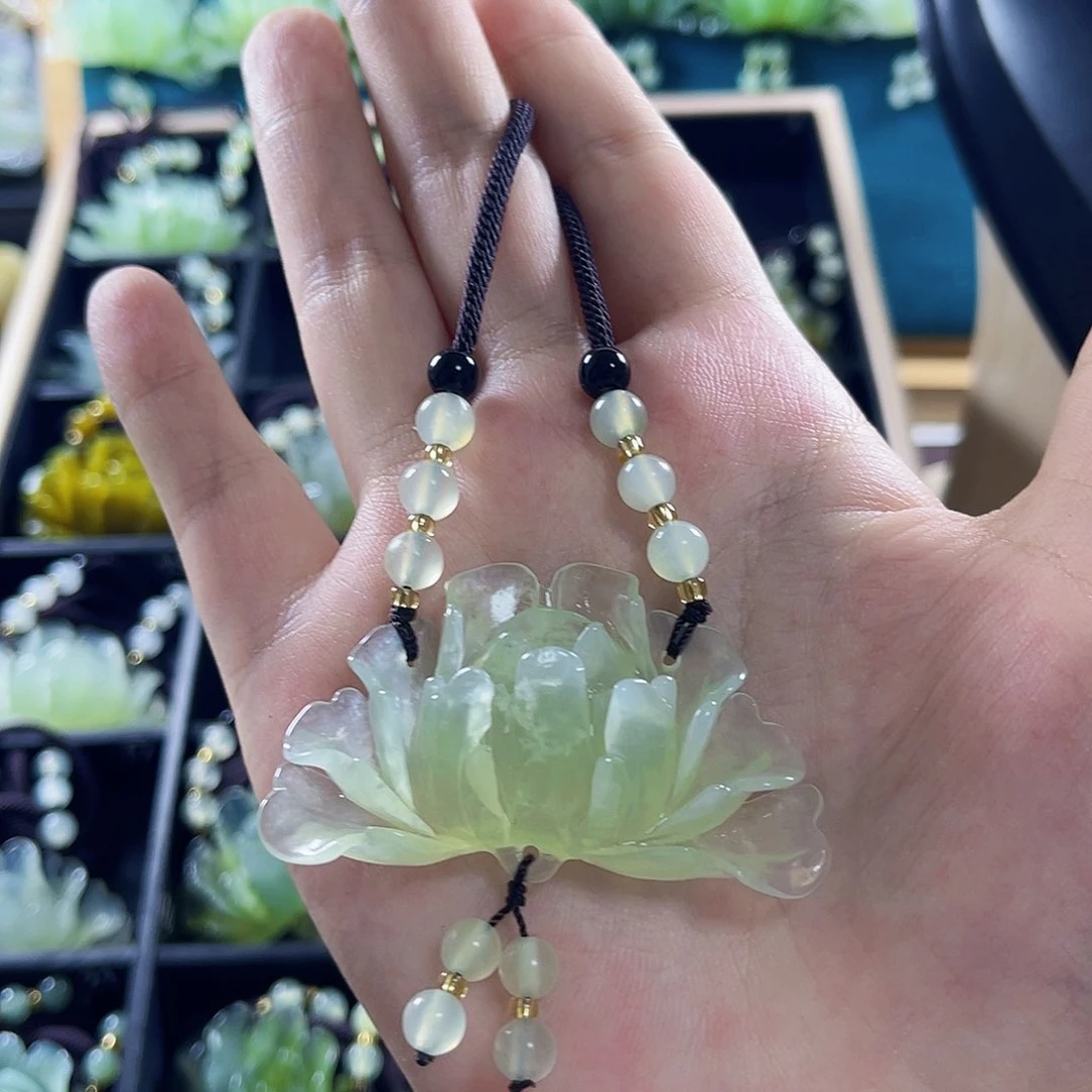 蛇纹石玉颈饰合金玉**芊