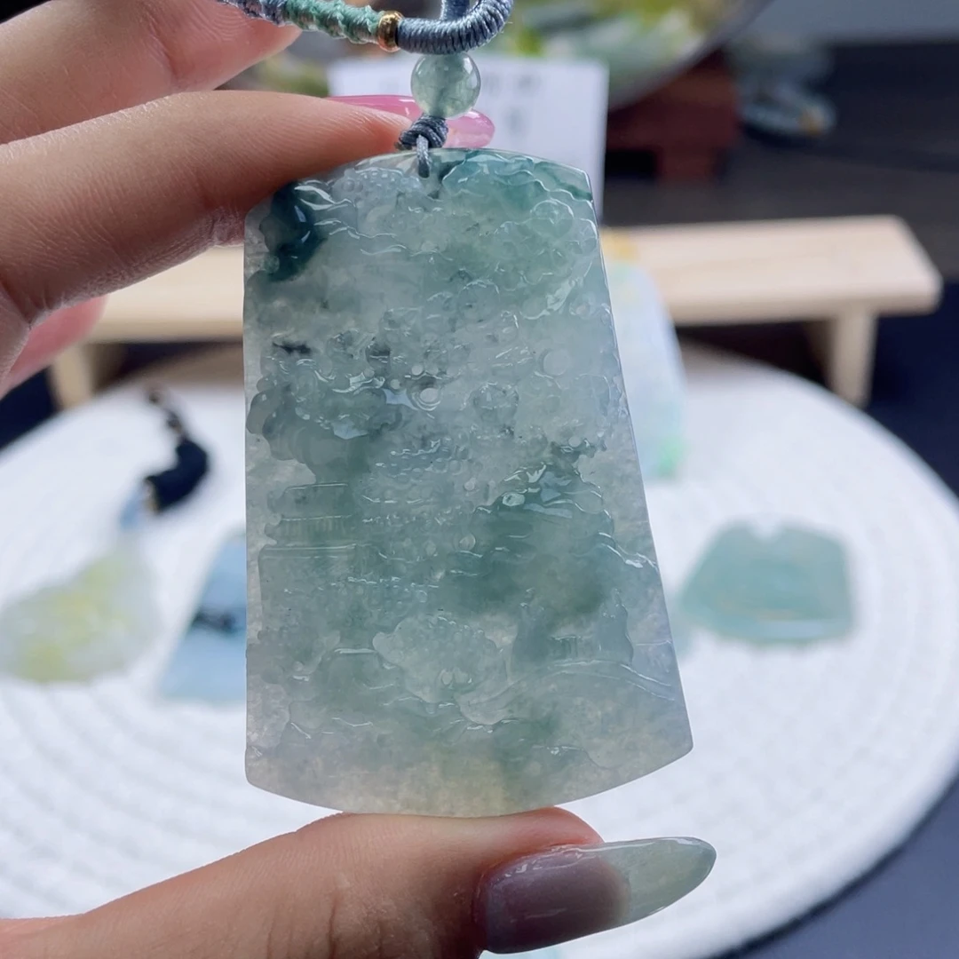 清***云翡翠未镶嵌颈饰天然翡翠山水牌