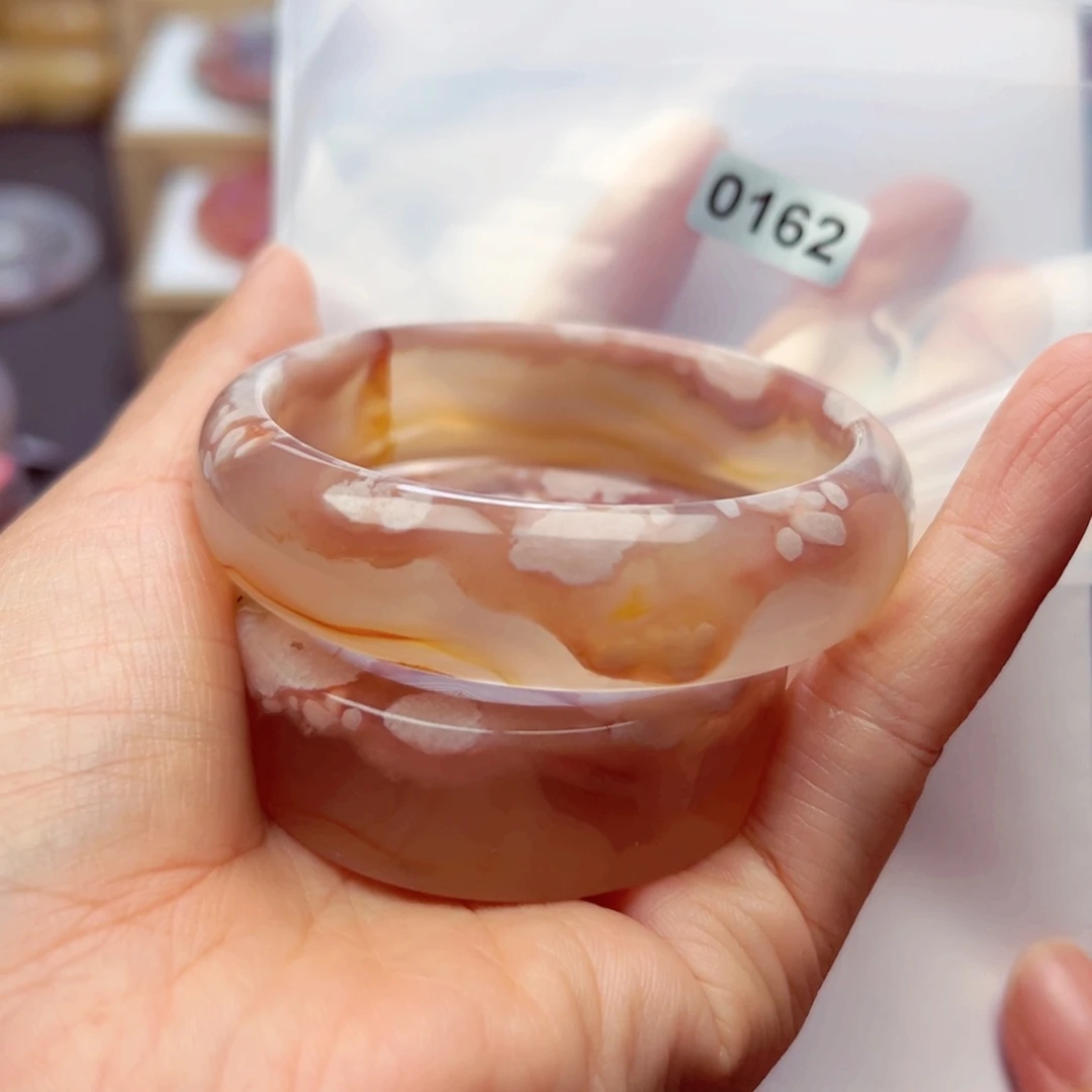 玛瑙/玉髓手镯未镶嵌是**?