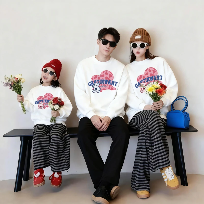 国庆出游旅游一家三四口炸街亲子套装2025秋冬绒卫衣服男女童长袖