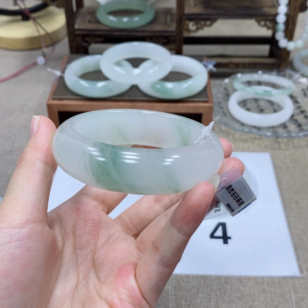 史***比石英岩玉未镶嵌手镯